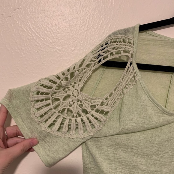 Green T! - Picture 2 of 2